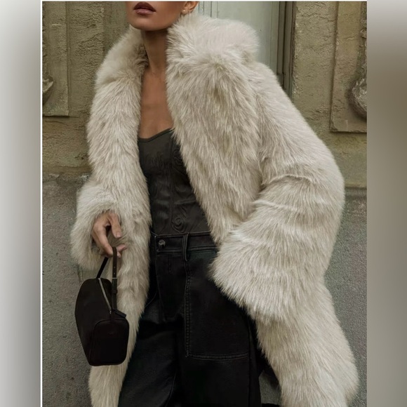 AVEC LES FILLES BEIGE CROPPED MANHATTAN FAUX FUR COAT Large - Picture 1 of 10